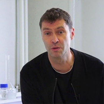 Photo de Fabrice VAVRE dans un laboratoire